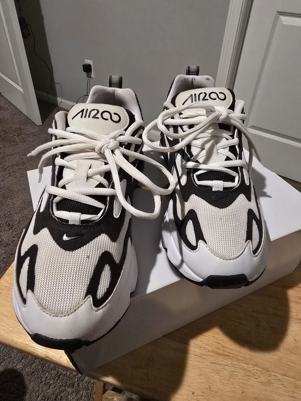 Nike Men's Air Max 200 size 8 Classic Shoes AQ2568 104 Sneaker White Black